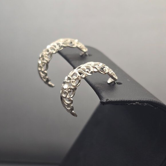 VTG Sterling Silver Diamond Cut Filigree Floral Half Hoop Earrings .75" Signed M - Picture 2 of 10